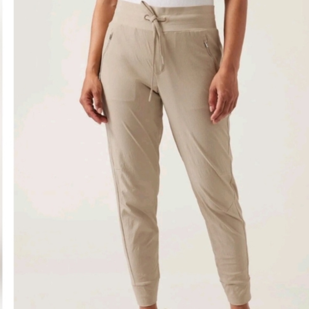 NWT Athleta Trekkie North Jogger